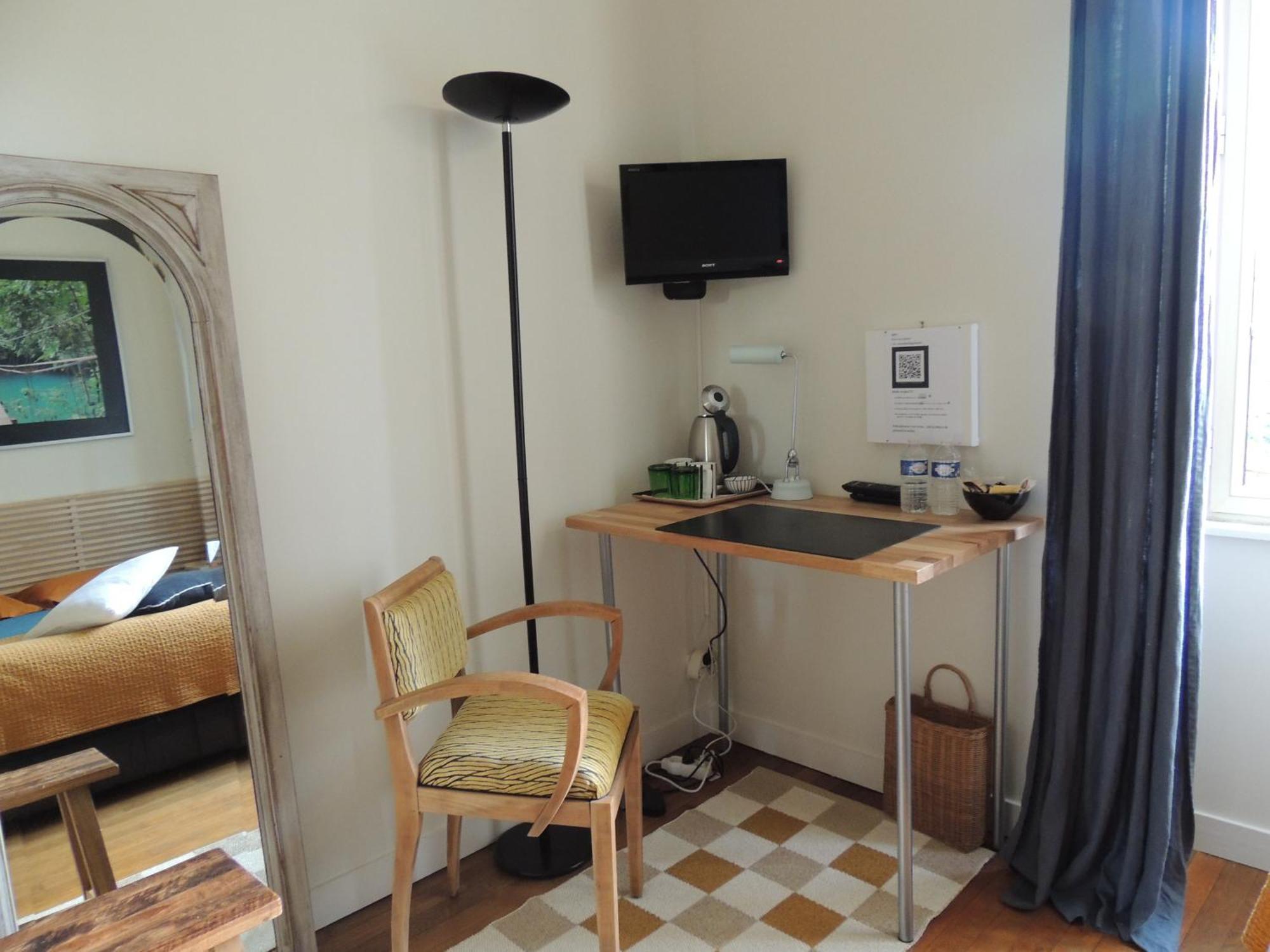D'hote Le Jardin De L'esplanade Centre Et Gare Bed & Breakfast