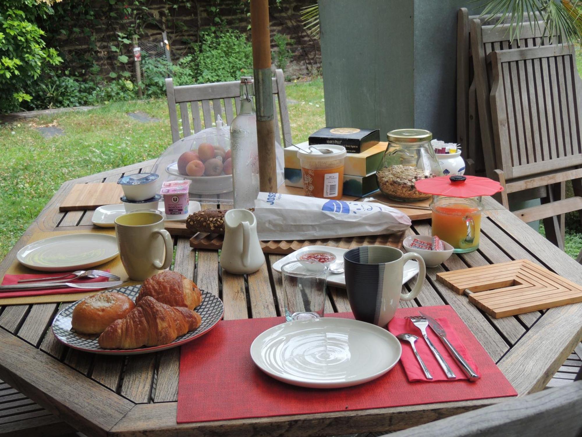 D'hote Le Jardin De L'esplanade Centre Et Gare Bed & Breakfast Rennes