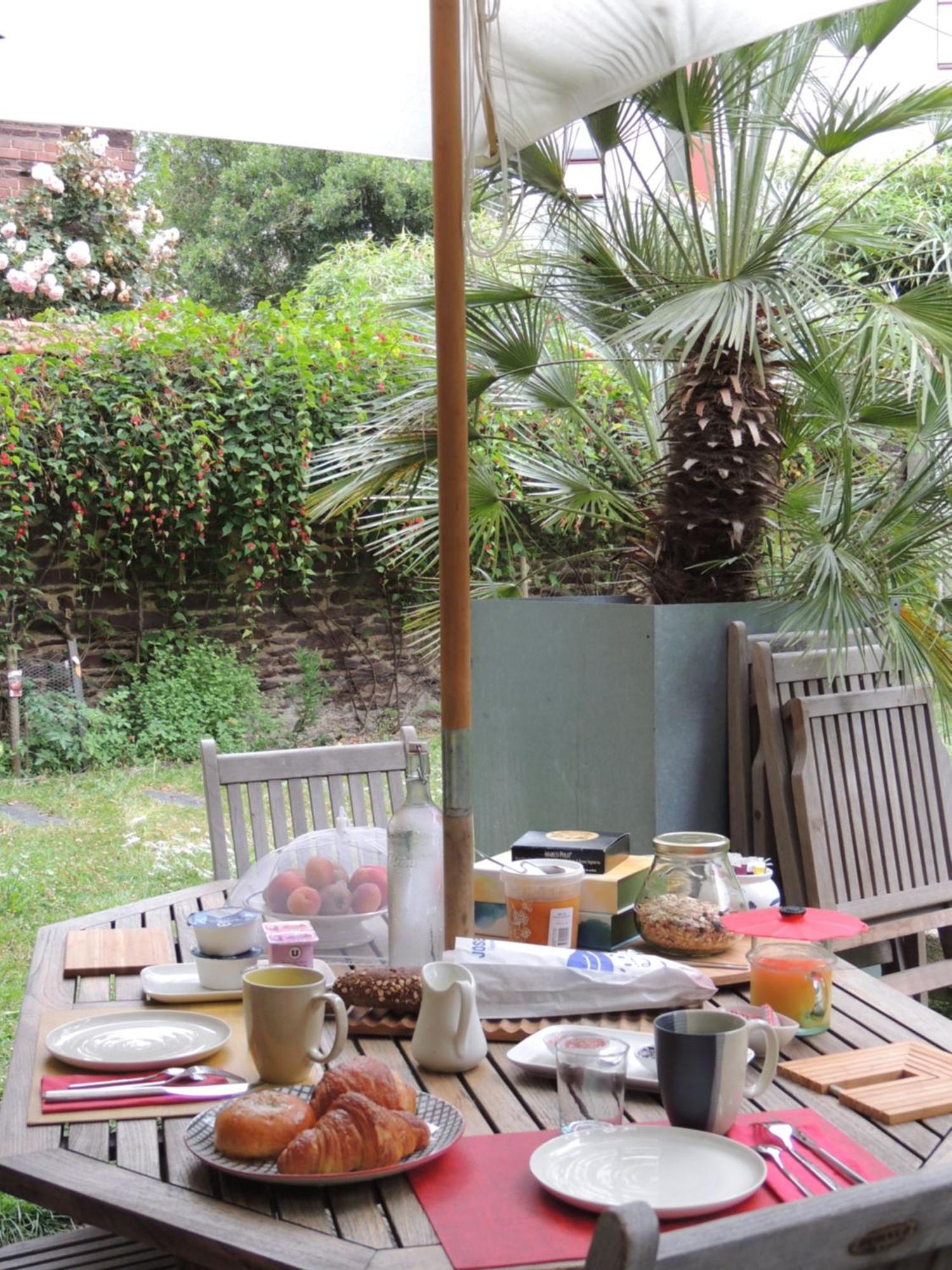 D'hote Le Jardin De L'esplanade Centre Et Gare Bed & Breakfast *